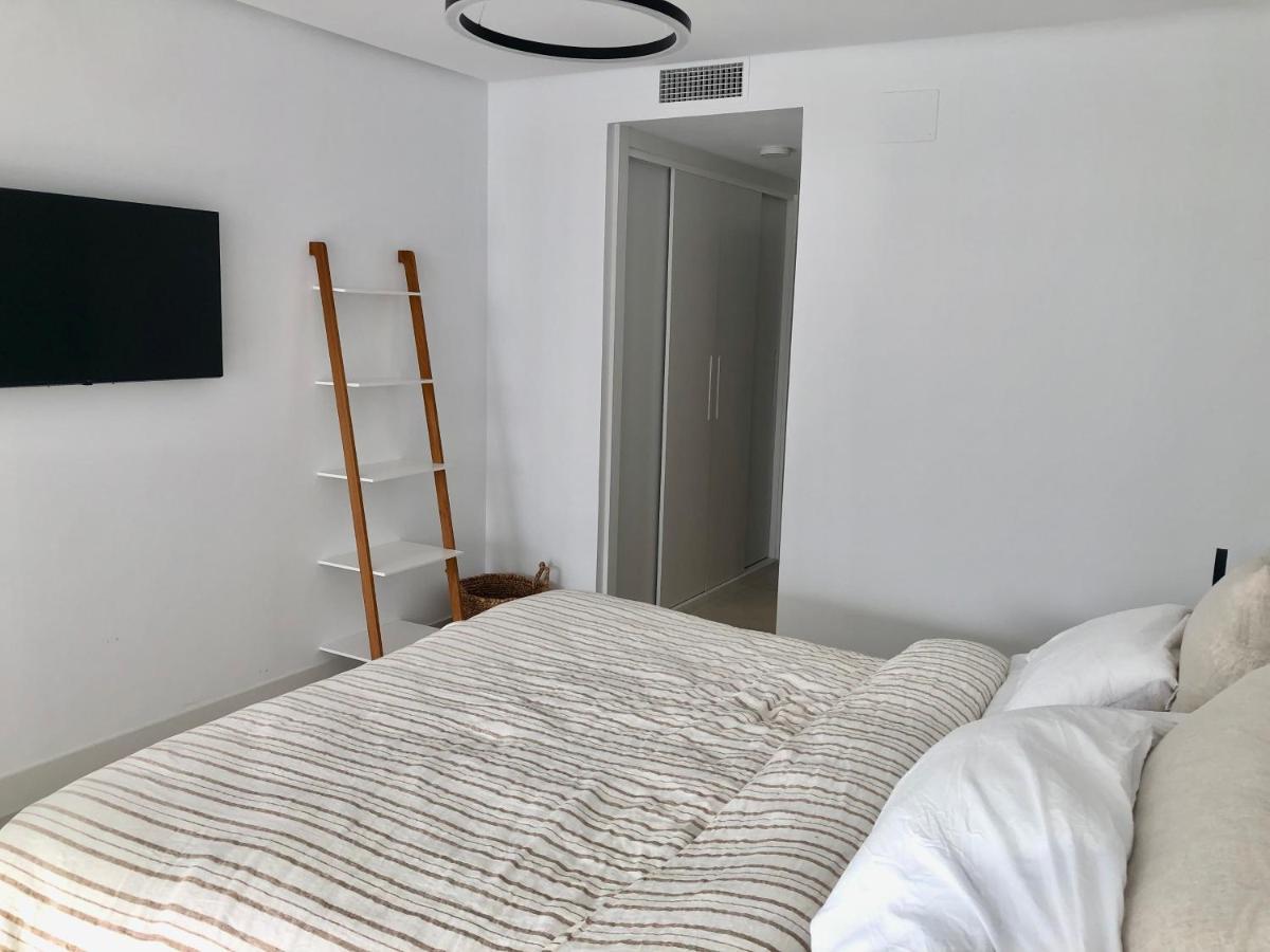 Modern Apartment In Front Of Cabopino Golf 马尔韦利亚 外观 照片