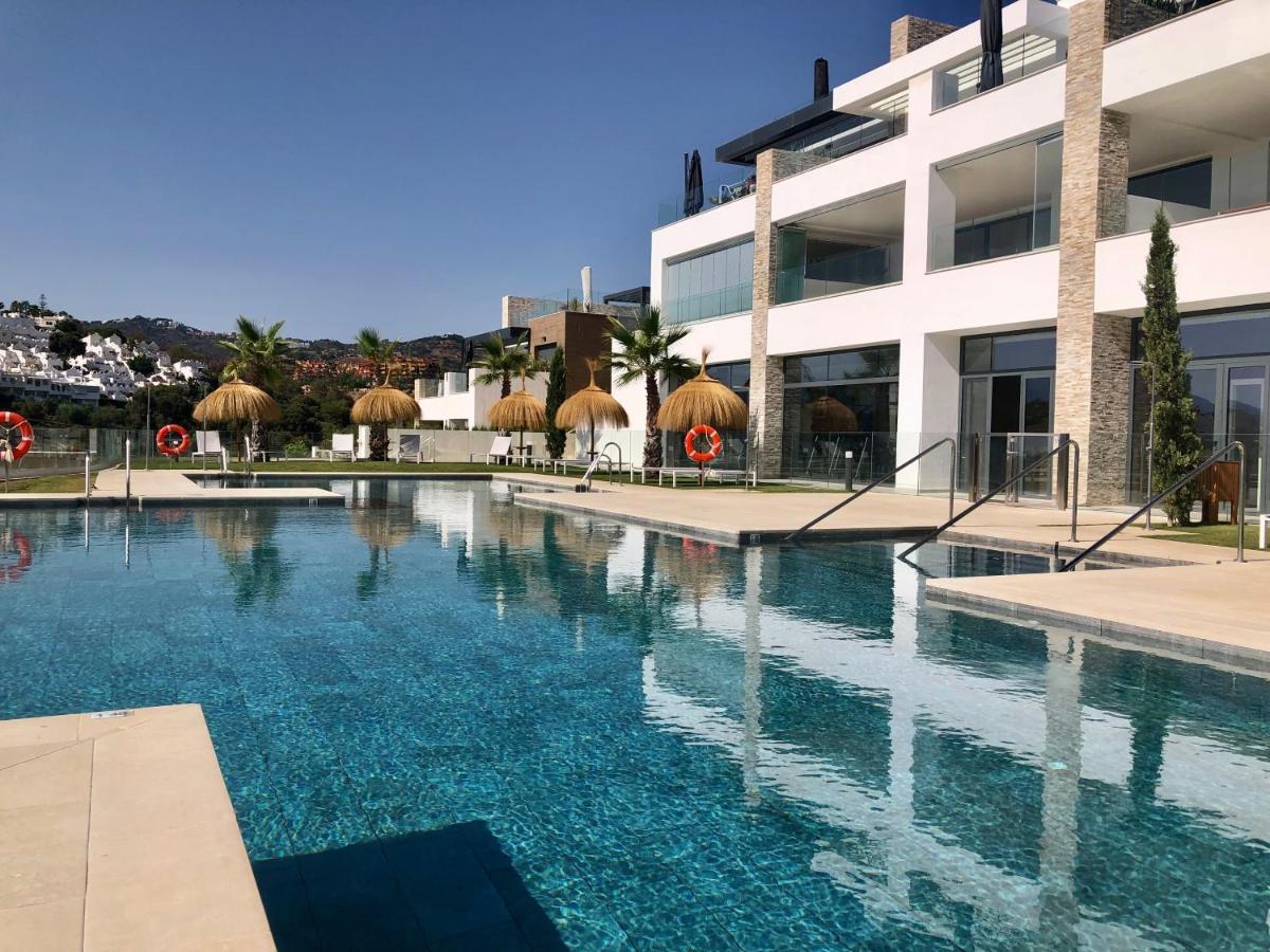 Modern Apartment In Front Of Cabopino Golf 马尔韦利亚 外观 照片