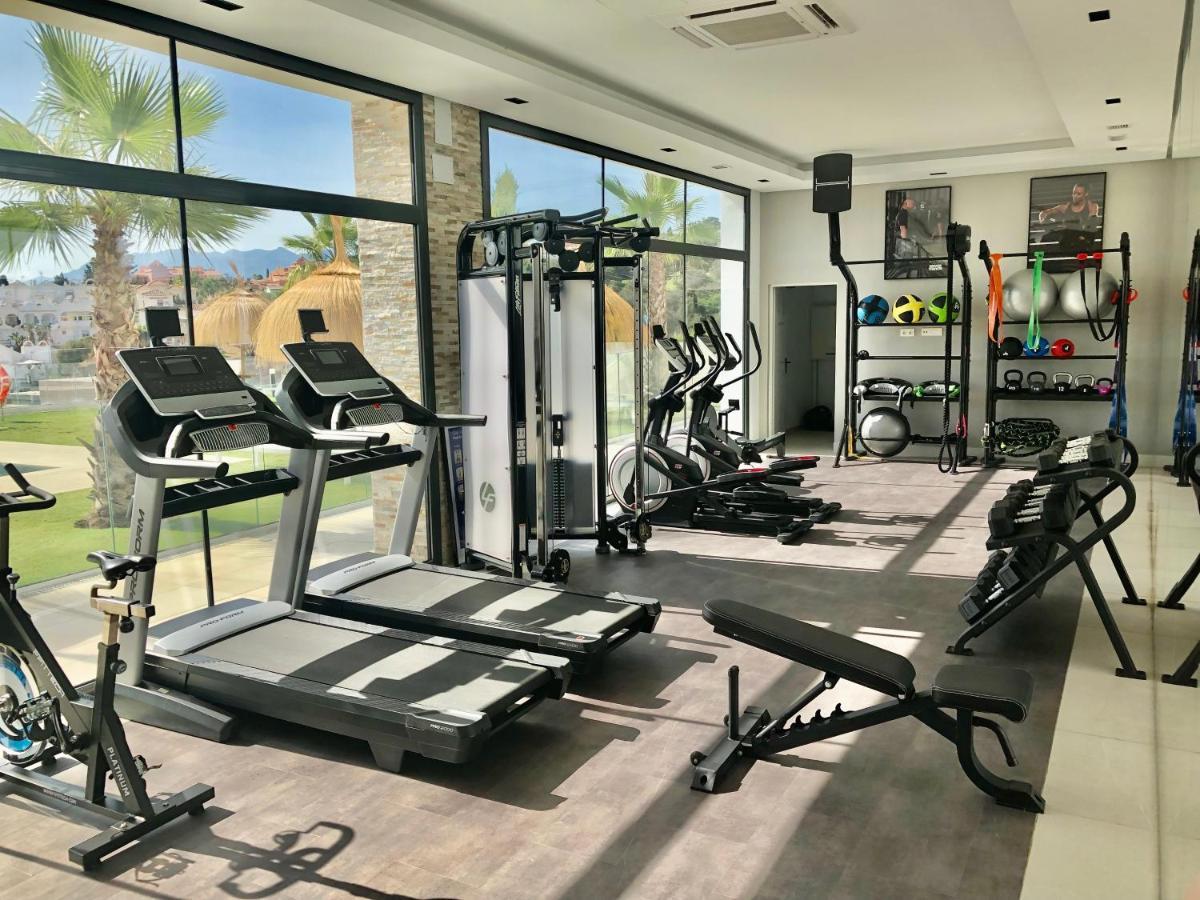Modern Apartment In Front Of Cabopino Golf 马尔韦利亚 外观 照片