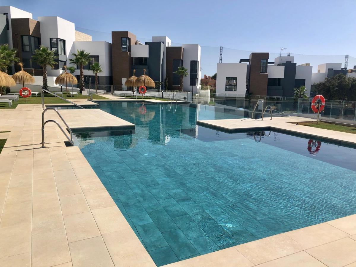 Modern Apartment In Front Of Cabopino Golf 马尔韦利亚 外观 照片